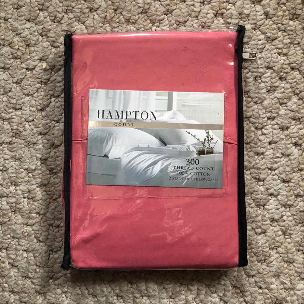 NEW 300 thread count 2 standard pillow cases